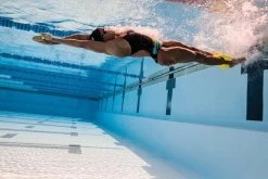 FINIS Axis Buoy 17 FINIS Axis Buoy -Swim Equipment Store 1.05.041 image usage 28