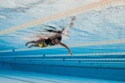 FINIS Axis Buoy 18 FINIS Axis Buoy -Swim Equipment Store 1.05.041 image usage 31